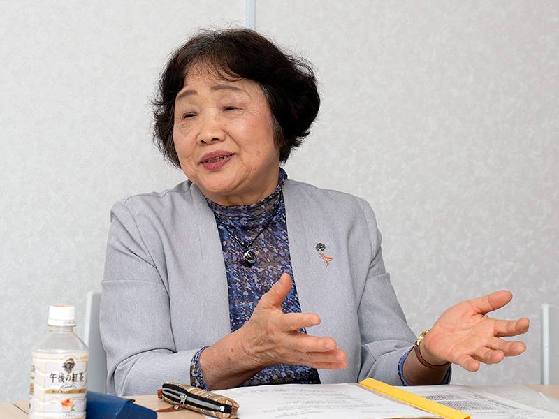 会長として取り組みたい内容を話す今さん