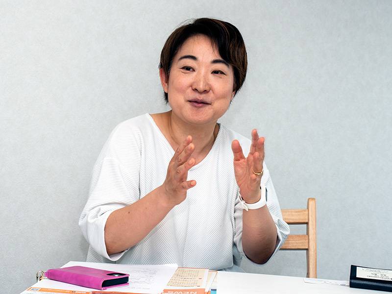 事務局長の新井さん 事務局長の新井さん