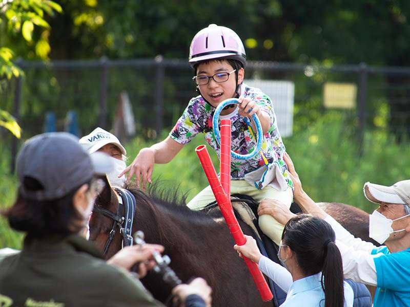 馬上で輪通しを行うゆうとさん