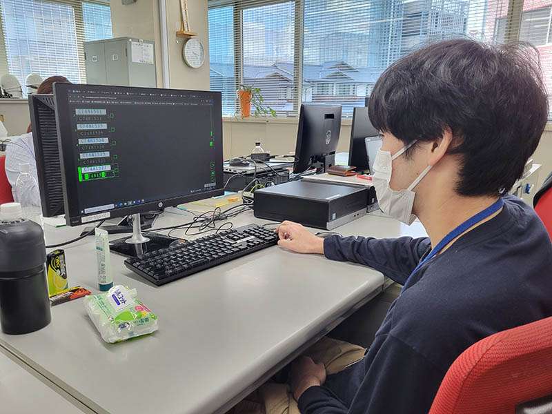 SICSを使用してデータ入力をする様子 SICSを使用してデータ入力をする様子