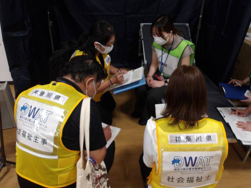 平塚市での福祉避難所訓練のようす 平塚市での福祉避難所訓練のようす