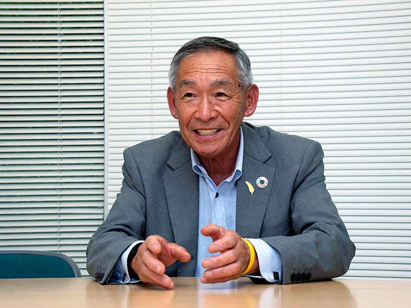 初めて担当した時のことを語る村田さん。今でもゆるやかな交流が続いている 初めて担当した時のことを語る村田さん。今でもゆるやかな交流が続いている
