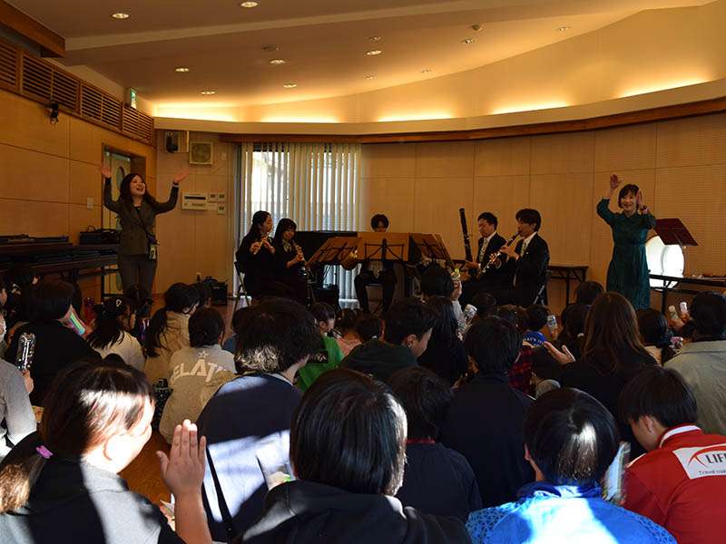 児童養護施設心泉学園で行われた「秋のわくわくクラシックコンサート」は、神奈川トヨタが企画し、神奈川フィルハーモニー管弦楽団を招いて実施した 児童養護施設心泉学園で行われた「秋のわくわくクラシックコンサート」は、神奈川トヨタが企画し、神奈川フィルハーモニー管弦楽団を招いて実施した
