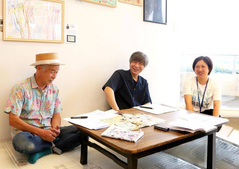 左から、荒木さん、三田さん、都筑区子育て支援センターの坂東さん 左から、荒木さん、三田さん、都筑区子育て支援センターの坂東さん